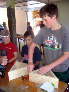 Ferienprogramm 2011: Wir basteln ein Insektenhaus
