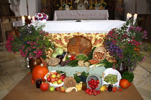 Erntedankdekoration in der Kirche