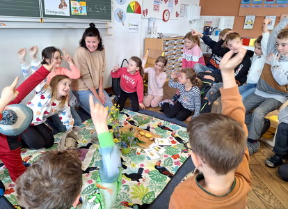 Die Kindergruppe erfhrt Neues ber Frhblher